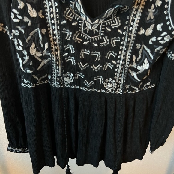 SUGAR Lips Women’s Black Tassel Top Fits M/L - Picture 3 of 8